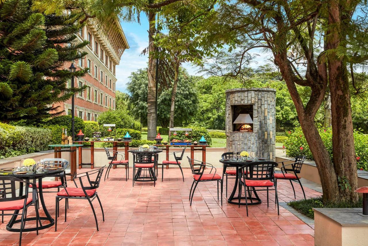 Hyatt Regency Kathmandu Hotel Exterior foto